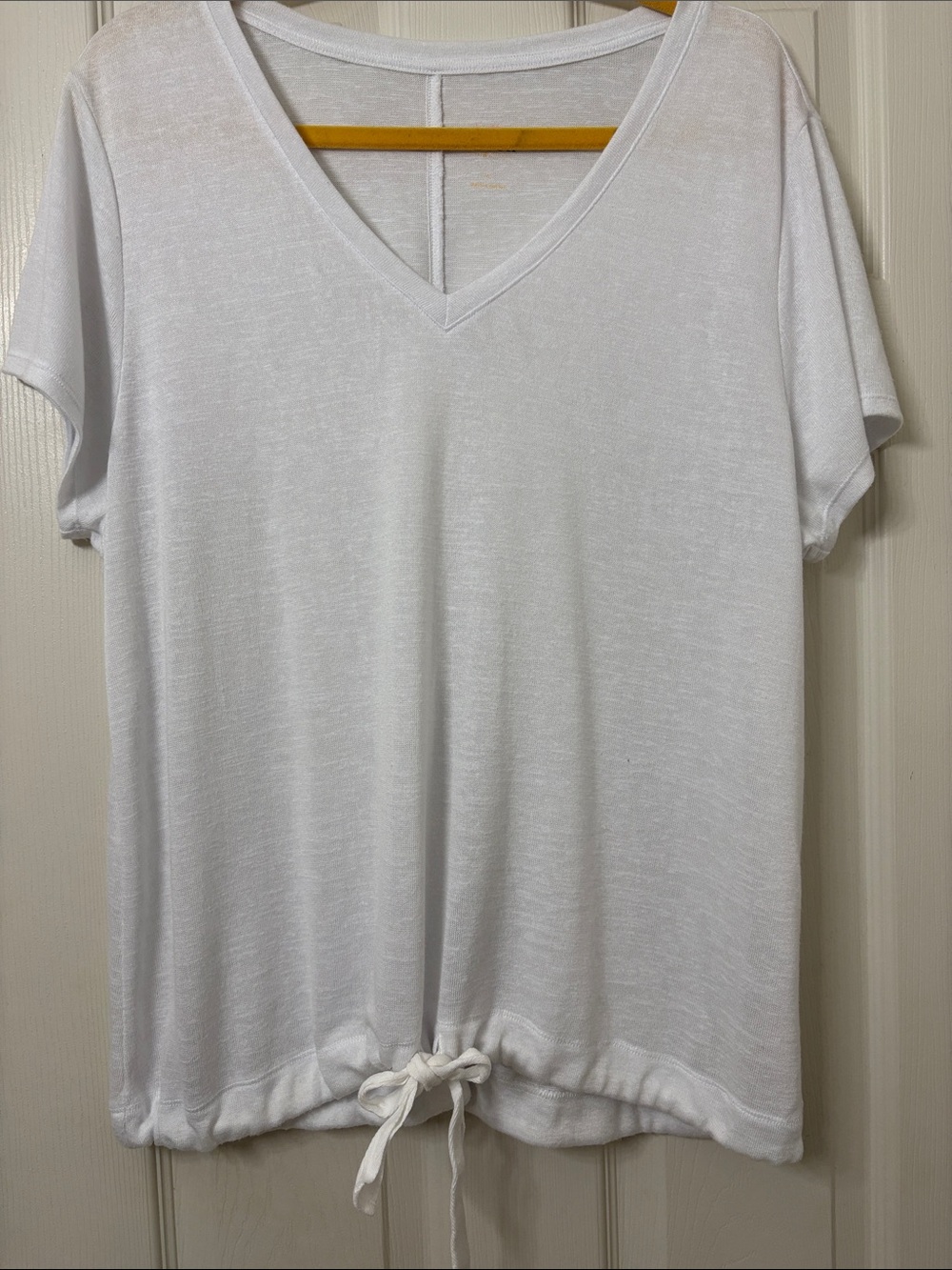 Belle by Kim Gravel White V-Neck Short Sleeve Tie-Hem Top